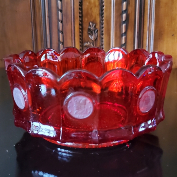 Vibrant Ruby Red 8 Coin Fostoria 7 1/2" Round Heavy Glass Art Bowl - Picture 7 of 8